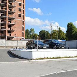 Парковка на территории, обеспечит Вам спокойствие во время рабочего дня.